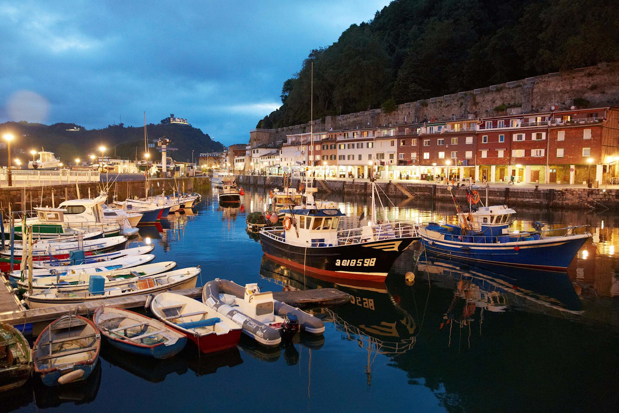 Boats in the harbour area of San Sebastián © @donostiaturismoa