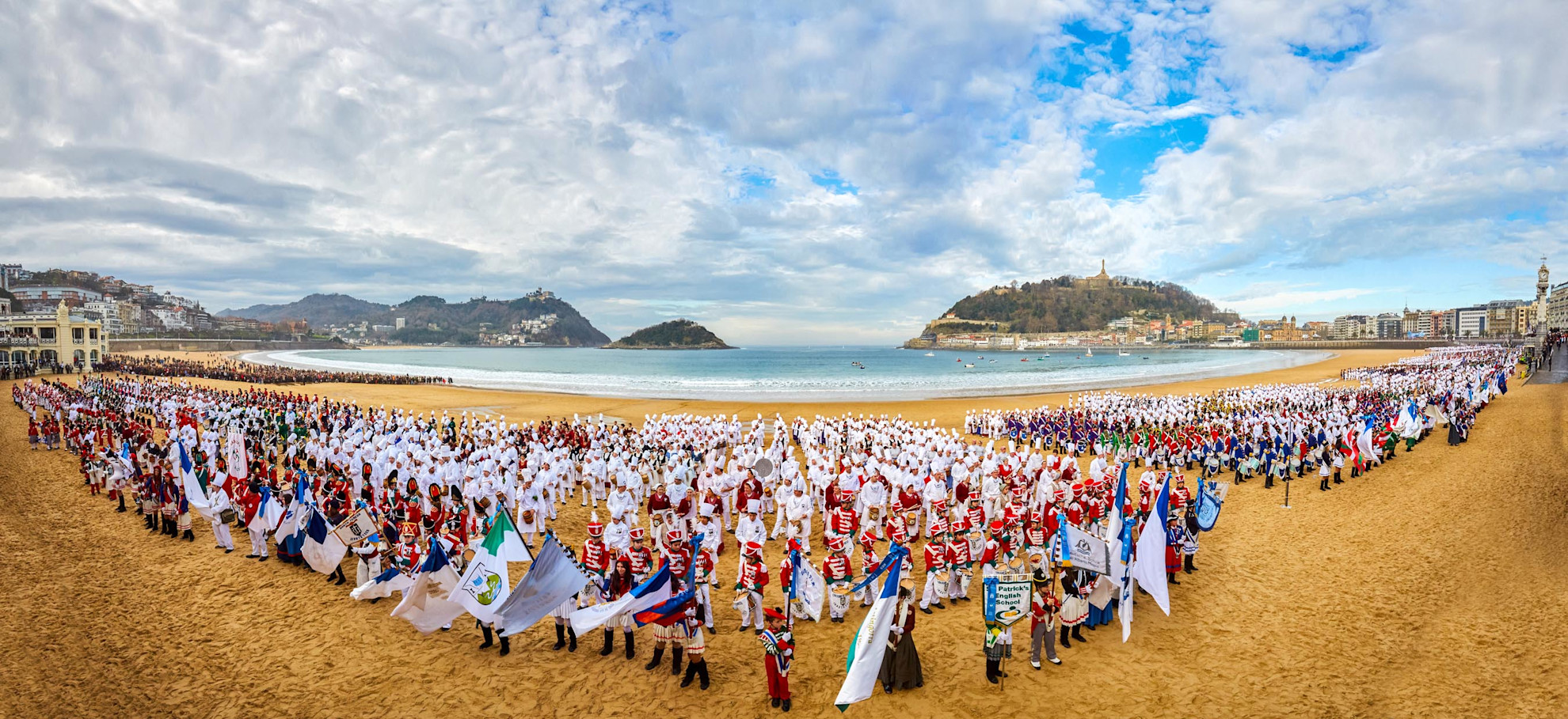 Tamborrada on La Concha beach in San Sebastián © Javier Larrea, Donostia San Sebastián Turismoa