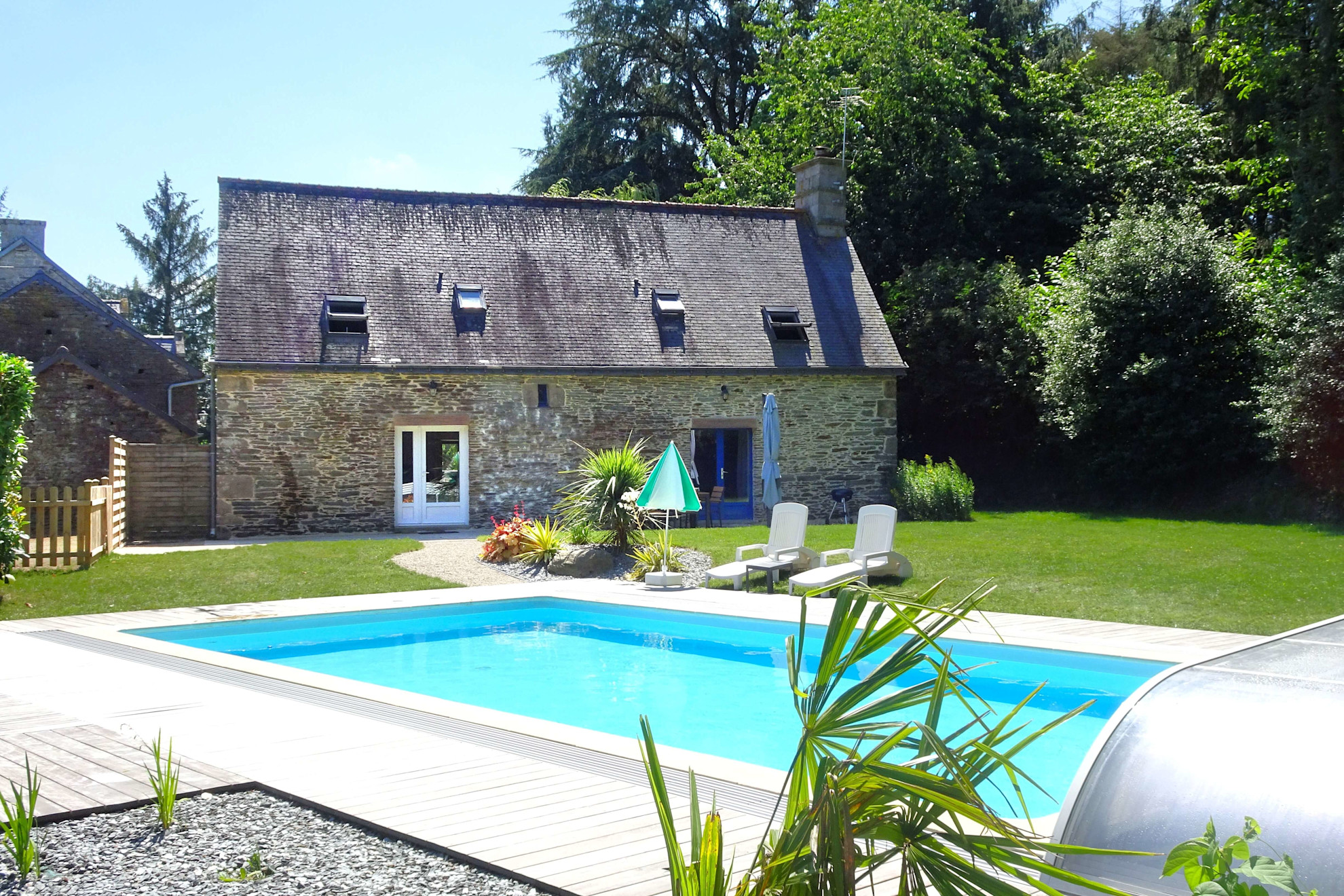 BM6189, a gite in Brittany with a pool