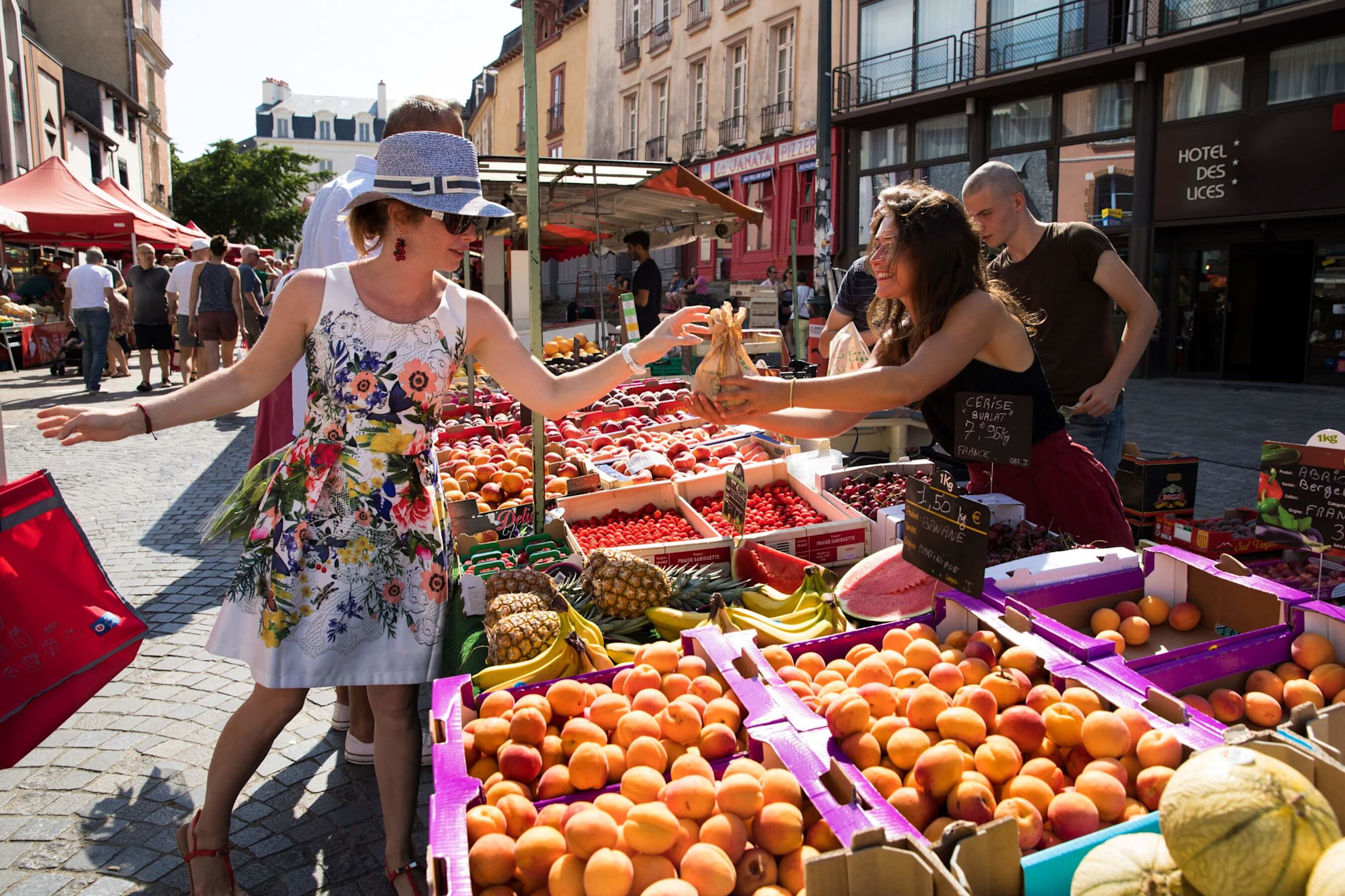 Rennes' famous market in the Place des Lices © Bruno Mazodier
