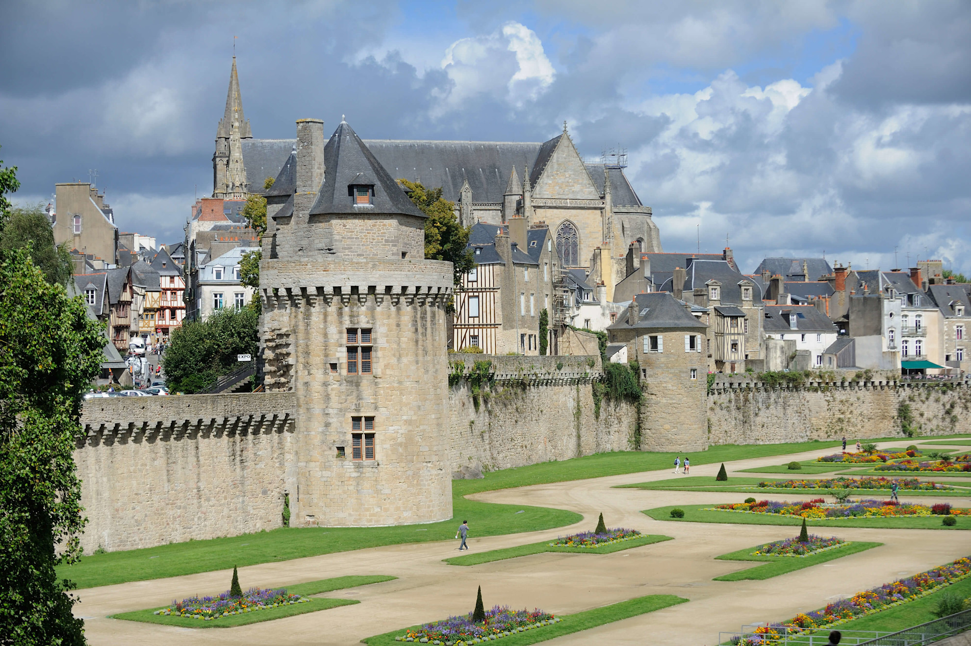 Medieval walled town of Vannes in Southern Brittany © Yannick le Gal, BRTC