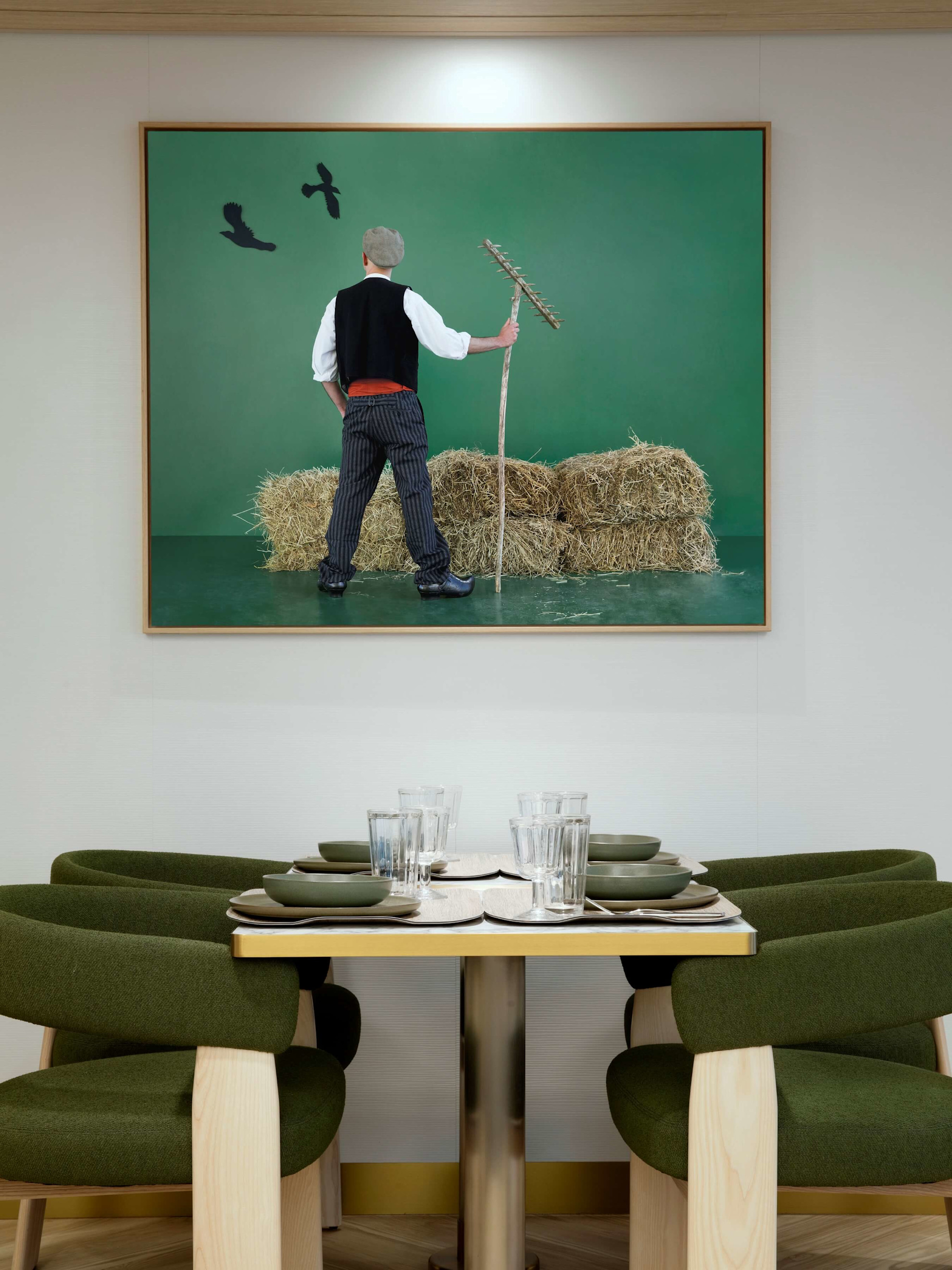 Breton farmer painting in Le Jardin on Saint-Malo