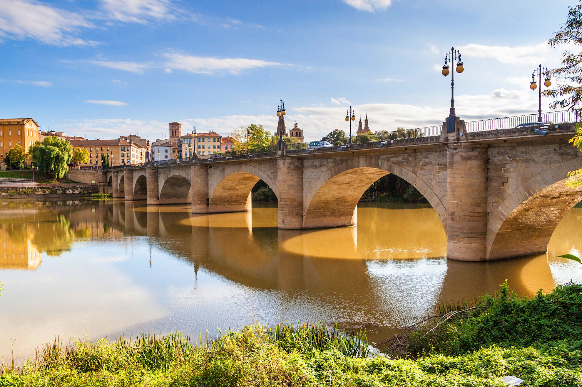 Puente de Piedra (Stone bridge) in Logrono, La Rioja